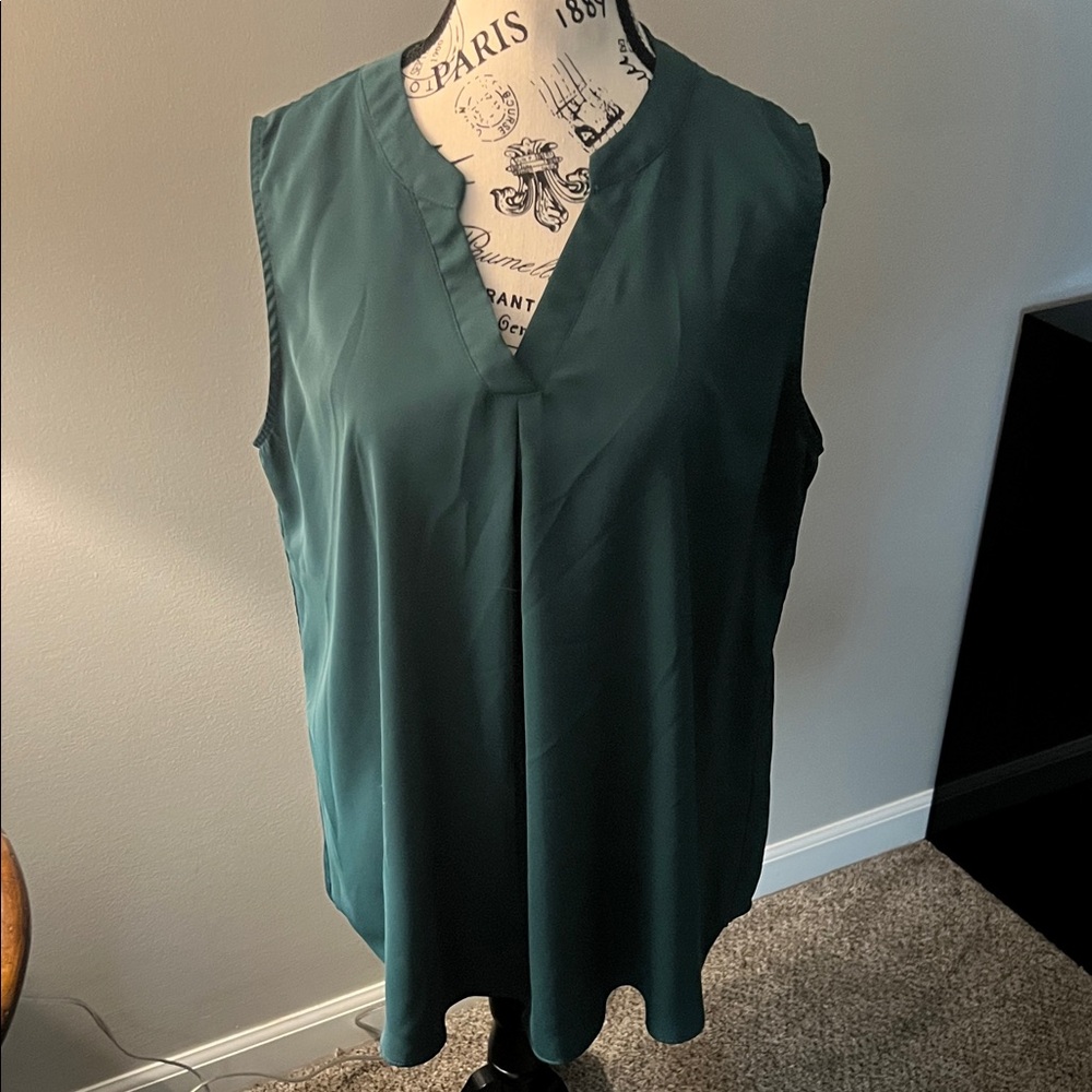 Chic Emerald Sleeveless Blouse